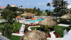Отель Oceans Beach Resort & Suites  Помпано Бич